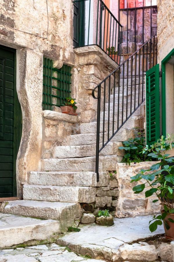 Monterosso Old Town Apartment โรวีน ภายนอก รูปภาพ