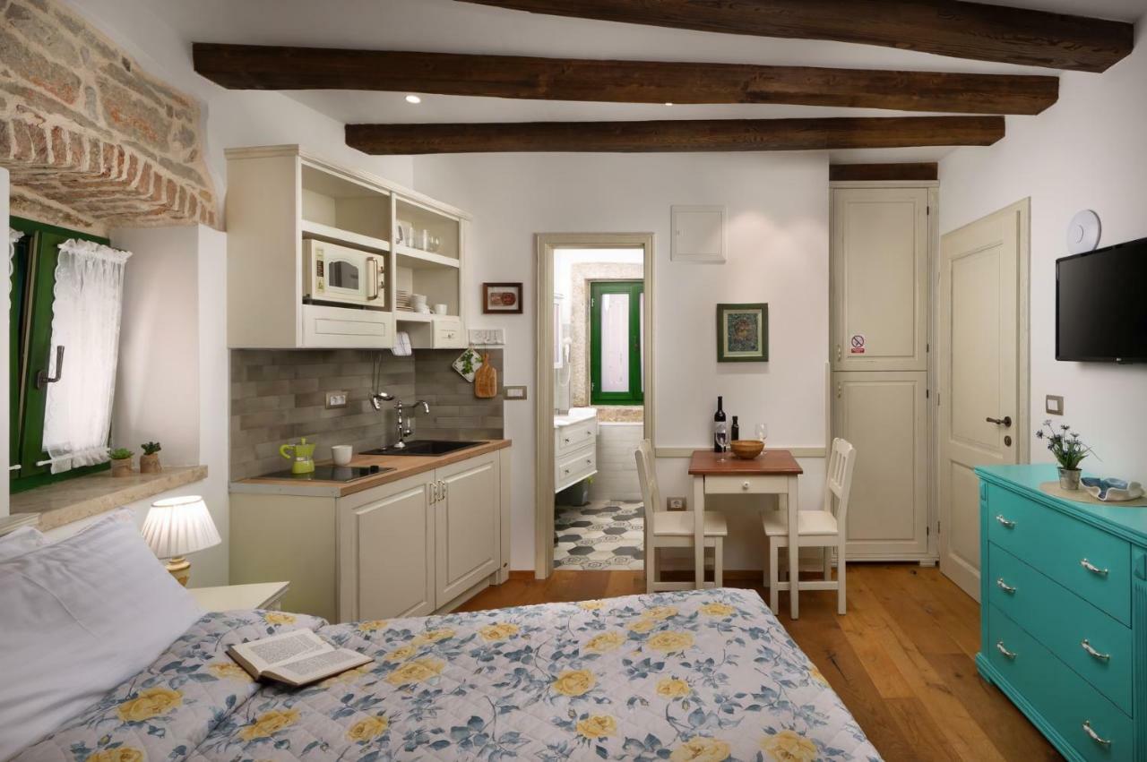 Monterosso Old Town Apartment โรวีน ภายนอก รูปภาพ